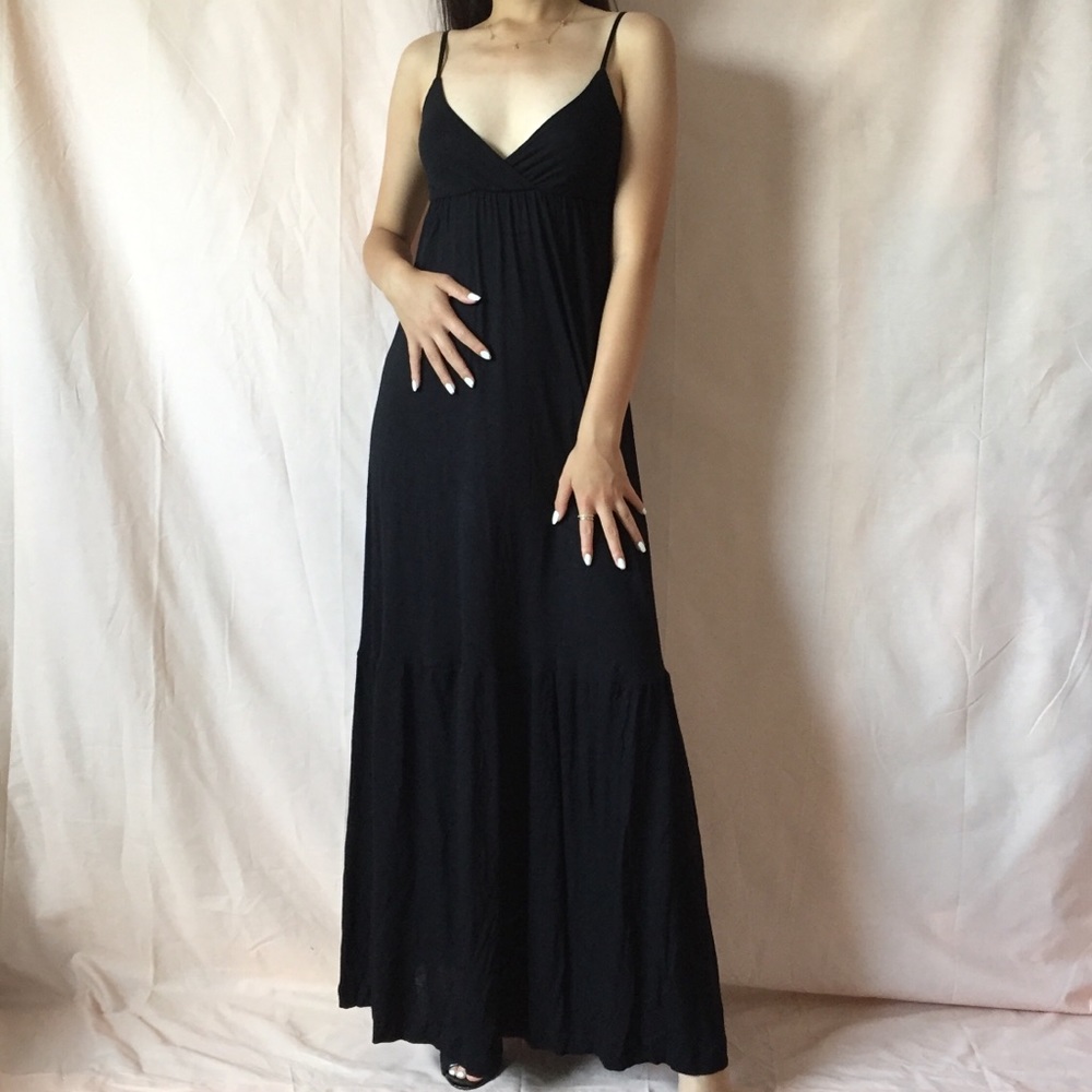 BLACK SPAGHETTI STRAP MAXI DRESS